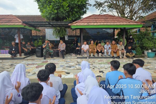 SMPN.2 Tanjungsari Sumedang Terima Program MBG Pertama Kali Bertepatan Peringatan Hari Kartini